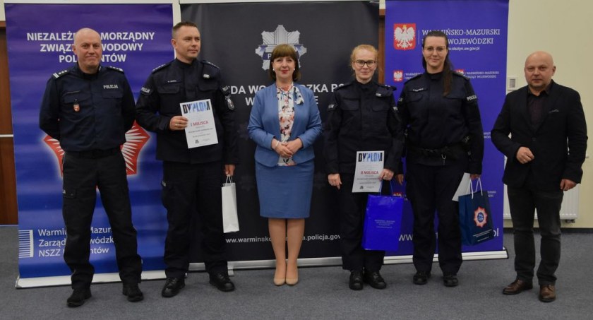 Mł. asp. Sandra Ruszczyk (druga od prawej) z KPP w Mrągowie wśród laureatów konkursu. Fot. archiwum policji