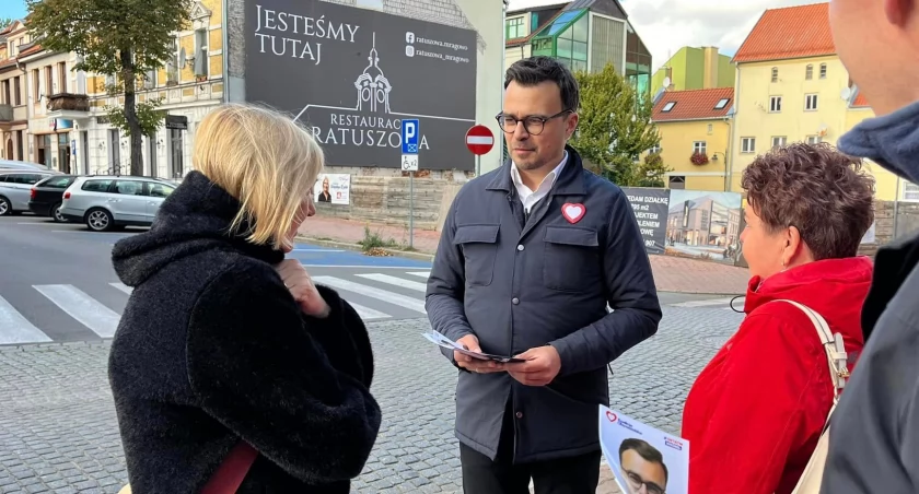 Maciej Wróbel spotyka się także z mieszkańcami Mrągowa. Fot. materiały kandydata