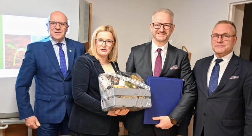 Wójt Józef Maciejewski na czele fundacji zastąpił nowego wojewodę Radosława Króla. Fot. archiwum fundacji