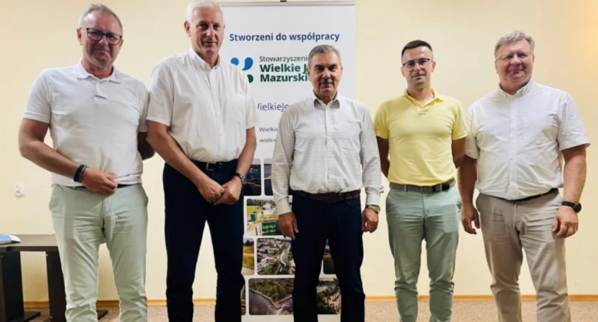 Nowy zarząd stowaryszenia. Fot. FB/Stowarzyszenie Wielkie Jeziora Mazurskie 2020