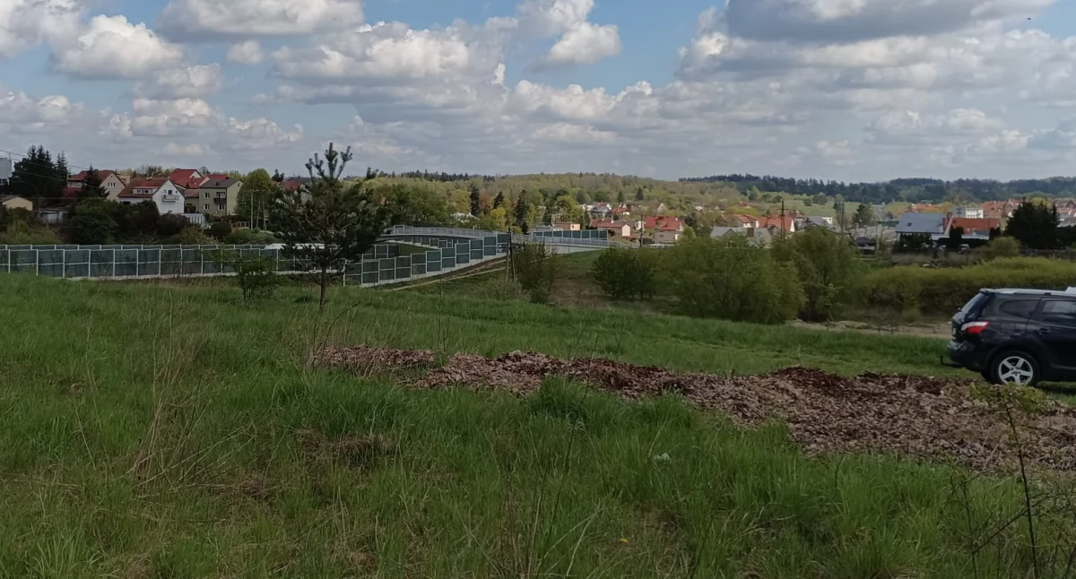 Widok na jedną z działek. Fot. archiwum parafii