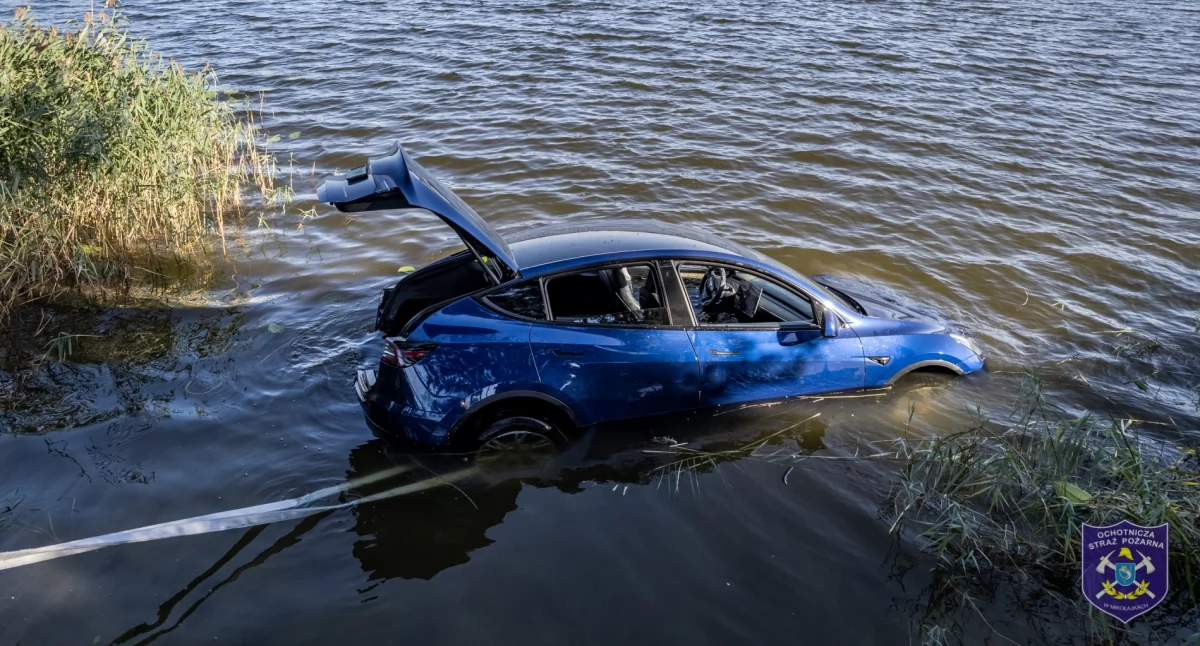 Policja, elektryczne jeziorze Tałtowisko konieczna była interwencja służb ratowniczych - zdjęcie, fotografia