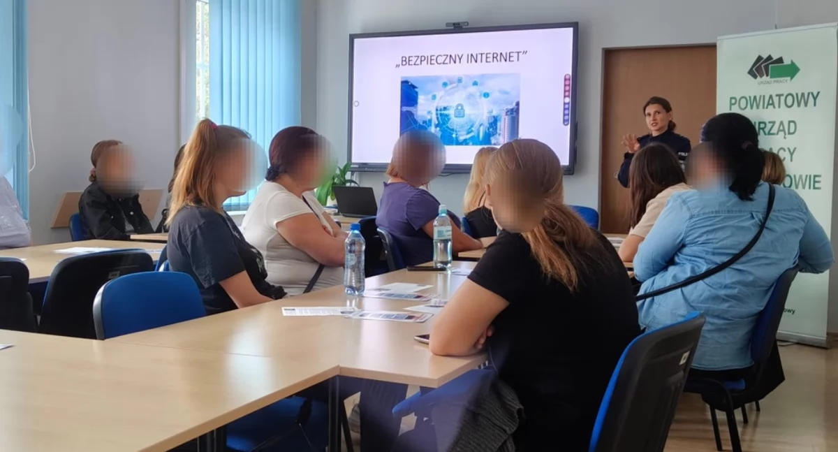 Policja, uniknąć cyberpułapek Porady mieszkańców Mrągowa - zdjęcie, fotografia