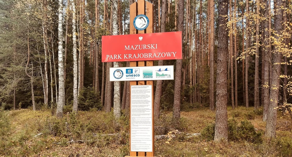 Tablica graniczna Mazurskiego Parku Krajobrazowego. fot. K.Wittbrodt