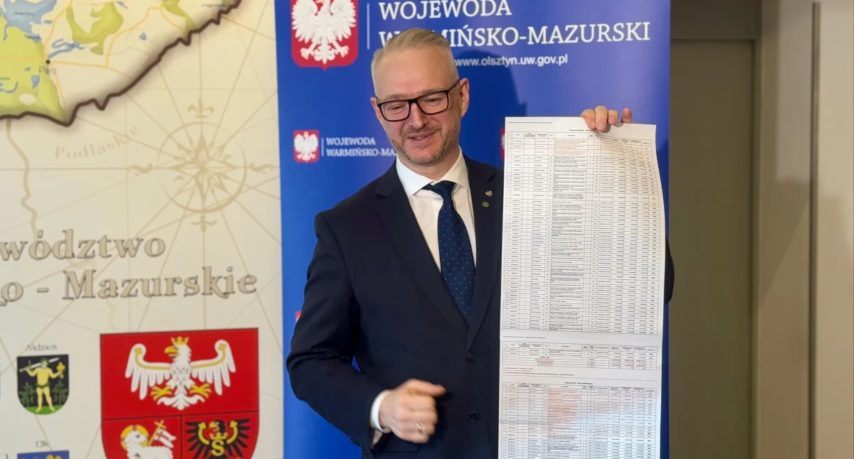 Wojewoda Radosław Król przedstawił listę samorządów, które otrzymały dofinansowanie na inwestycje drogowe. Fot. archiwum urzędu