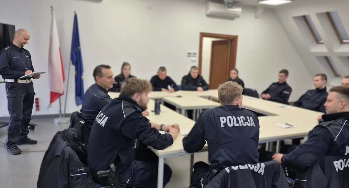 Policja, Praktyczna nauka terenie Słuchacze Akademii Policji służbie Mrągowie - zdjęcie, fotografia