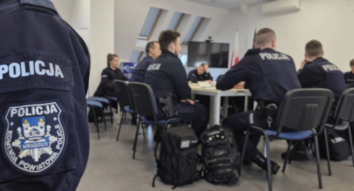 Policja, ulicach powiatu mrągowskiego pojawili przyszli policjanci - zdjęcie, fotografia