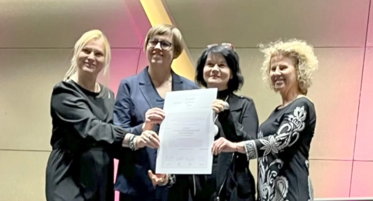 Wokół nas, Fundacja Borussia prestiżową nagrodą Hosenfelda Szpilmana Uczniowie Mrągowa współtwórcami sukcesu - zdjęcie, fotografia
