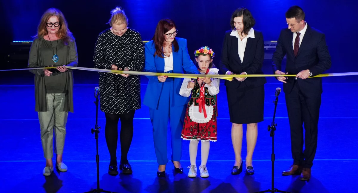 Edukacja, Stokrotka świętuje lecie! Uroczysty jubileusz przedszkola Mrągowie - zdjęcie, fotografia
