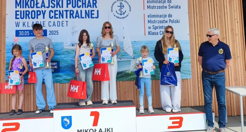 Dwie załogi MKŻ Mikołajki na podium regat o Pucharu Europy Centralnej w klasie Cadet. Fot. archiwum klubu
