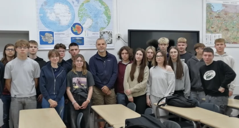 Uczniowie ZS nr 2 spotkali się ze znanym polarnikiem - Tomaszem Janeckim. Fot. archiwum szkoły