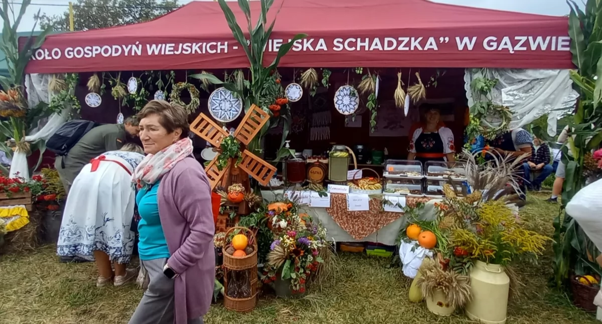 Koła Gospodyń Wiejskich biorą aktywny udział m.in. w dożynkach. Fot. archiwum KGW w Marcinkowie