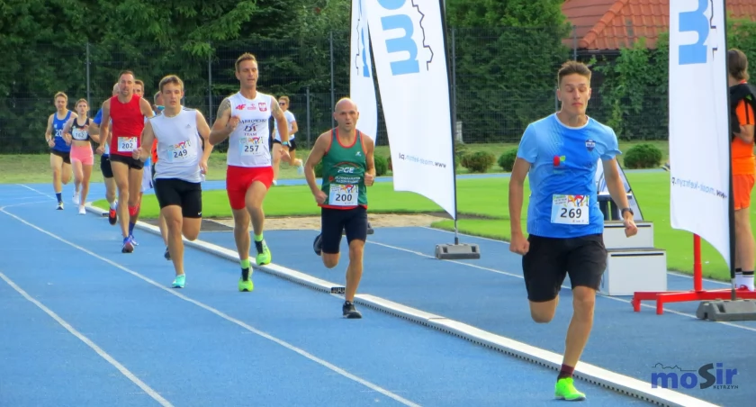 Rafał Syczew (nr startowy 257) tuż za podium tej edycji Kętrzyńskiego Kilometra. Fot. MOSiR Kętrzyn
