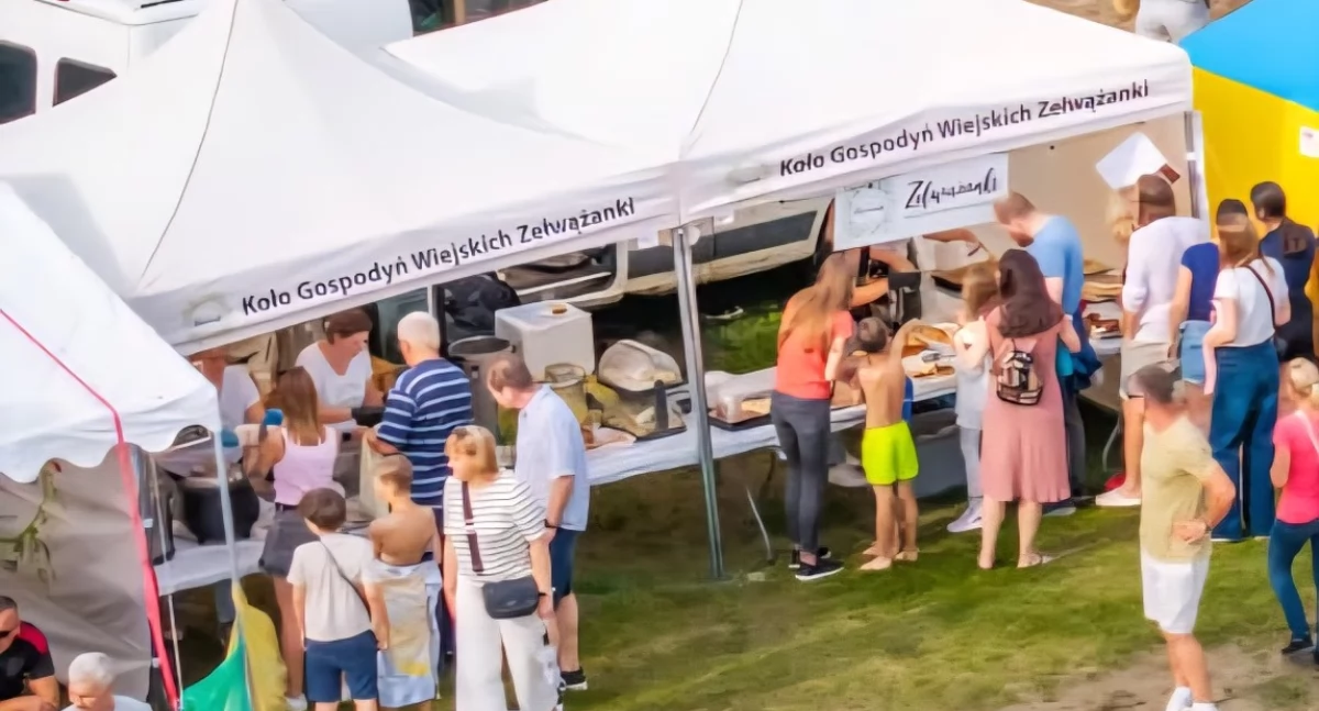 Wśród skradzionych przedmiotów są też... dwa namioty z logiem Koła. Fot. archiwum KGW