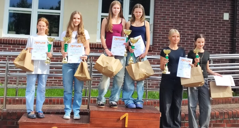 Załoga MKŻ Mikołajki - Jowita Kuliś i Antonina Kuliś - najlepsza wśród pań. Fot. archiwum klubu