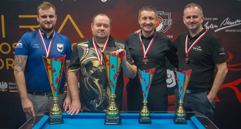 Igor Ziewiec (z lewej) drugi w bilardowych Mistrzostwach Polski Amatorów. Fot. Polski Związek Bilardowy / Facebook
