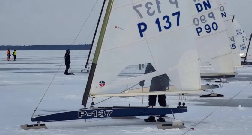 Zawodnik MKŻ Mikołajki, Jakub Śliwiński (P-137), stanął na podium w kategorii DN Junior. Fot. archiwum klubu