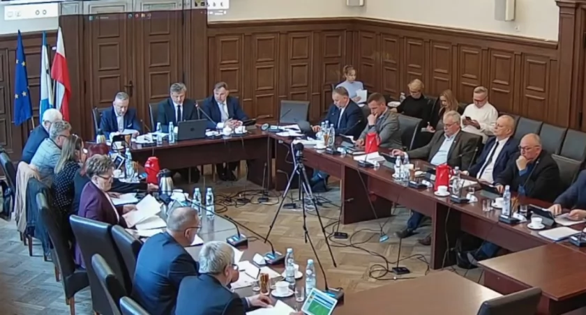 Fot. kadr z sesji / posiedzenia.pl