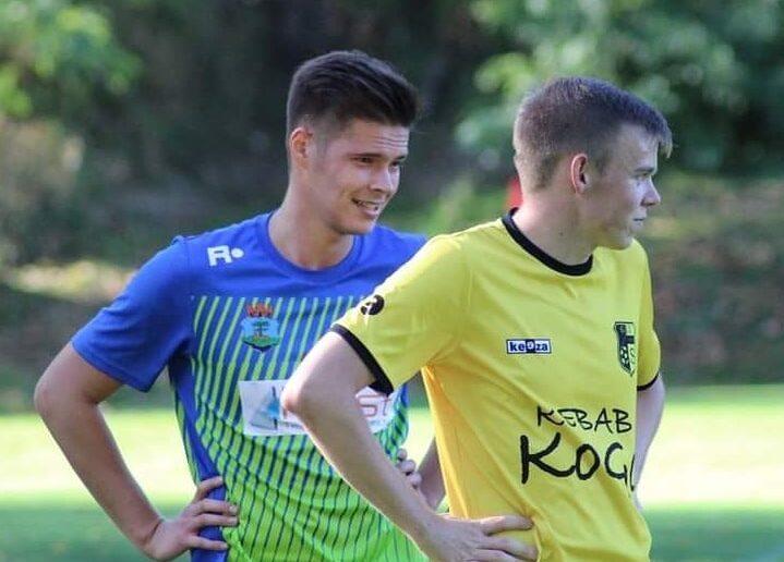 Michał Dobrowolski (Salęt Boże, na pierwszym planie) wiosna jest niezwykle skuteczny (fot. Groundhopping)