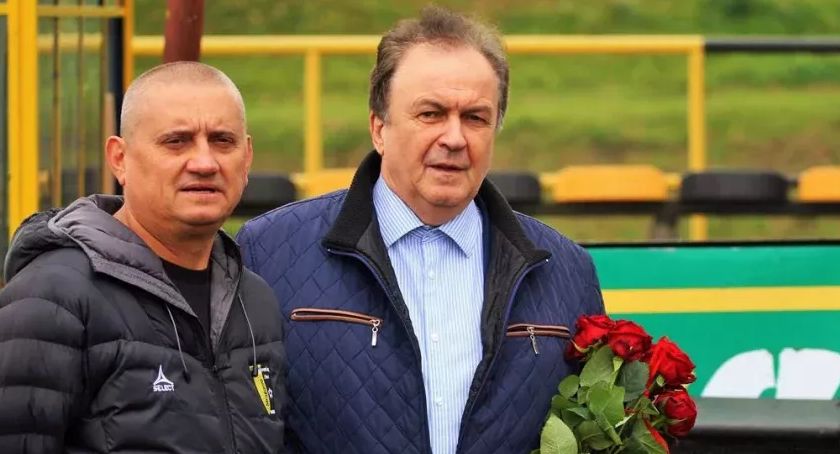 Jan Łuński (z prawej) pozostał prezesem Mrągowii na kolejne cztery lata (fot. Karol Synowiec/jeziorakilawa.pl)
