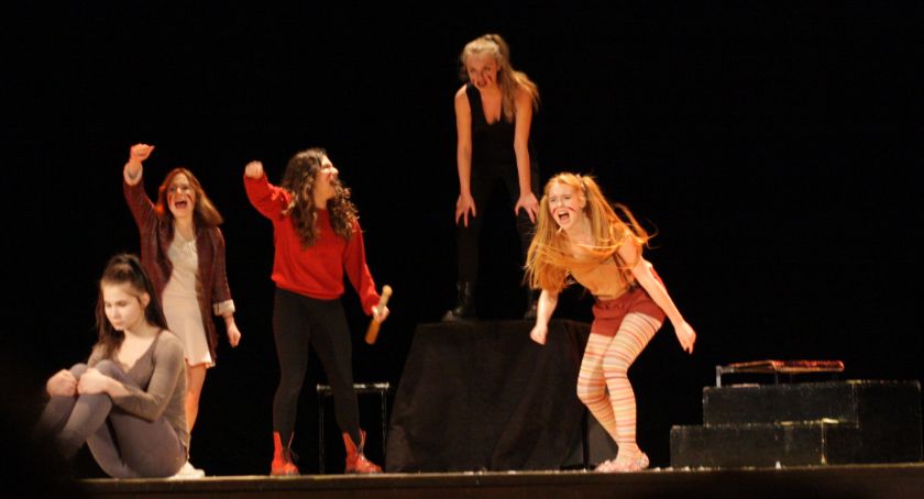 Na zdjęciu grupa teatralna Faux Pas z 1. LO w Olsztynie. W 2015 roku 3. zajęła miejsce. Fot. archiwum szkoły