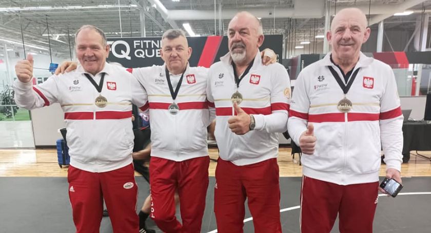 Mistrz Świata Stanisław Kamiński (z lewej) w towarzystwie dwóch innych 