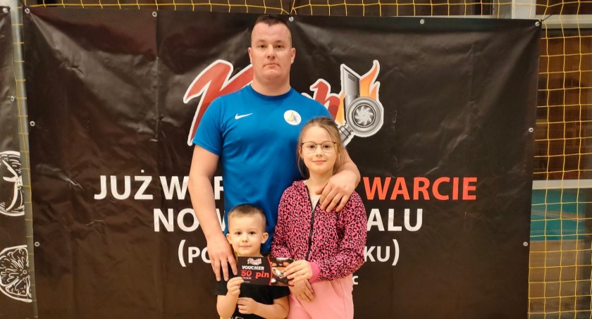 Bohaterem 9. kolejki został Kamil Piendyk, który z kolegami SMS Old Boys Piecki 