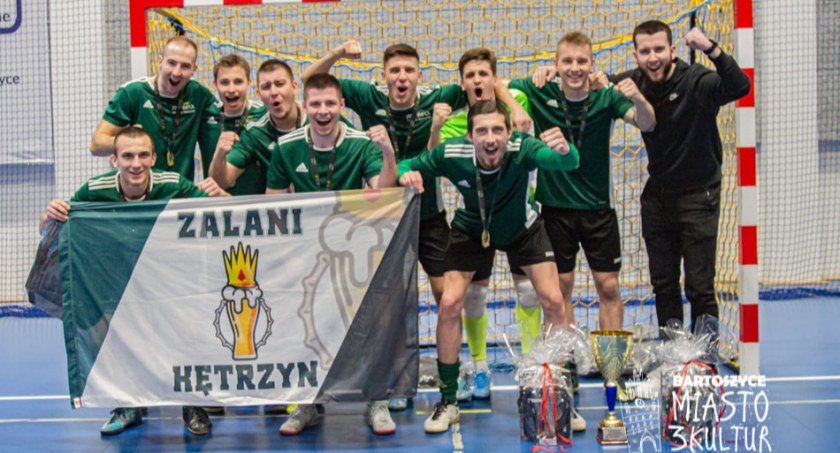 Zalani triumfowali w turnieju w Bartoszycach. Czy wygrają też Mrągowską Ligę Halówki? Fot. FB/Bartoszycki Ośrodek Sportu i Rekreacji