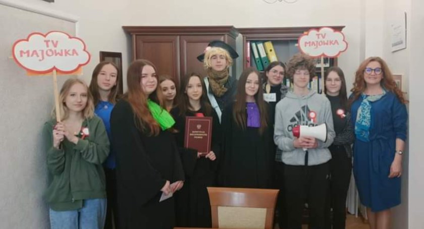 Świętowanie rocznicy Konstytucji 3 Maja nie mogło się obyć bez... marszałka Małachowskiego. Fot. archiwum szkoły 