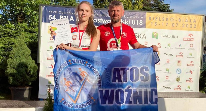 Maja Murach, wicemistrzyni kraju z trenerem Wojciechem Brodowskim. Fot. archiwum klubu