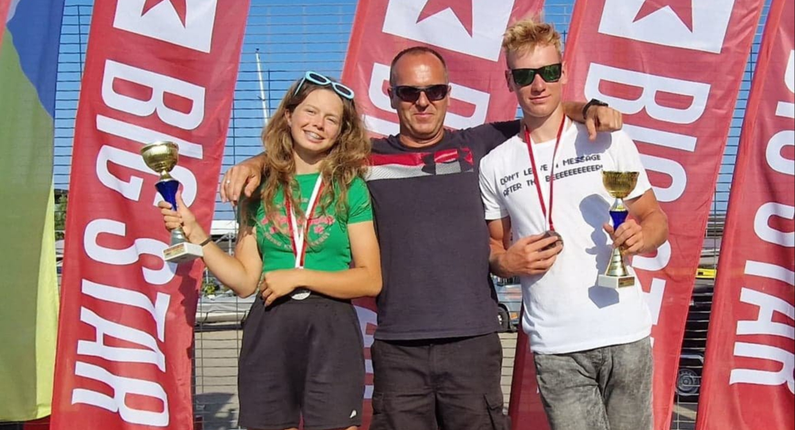 Maja Cituk i Aleksander Żyłka z trenerem Tomaszem Stefańskim. Fot. archiwum TS