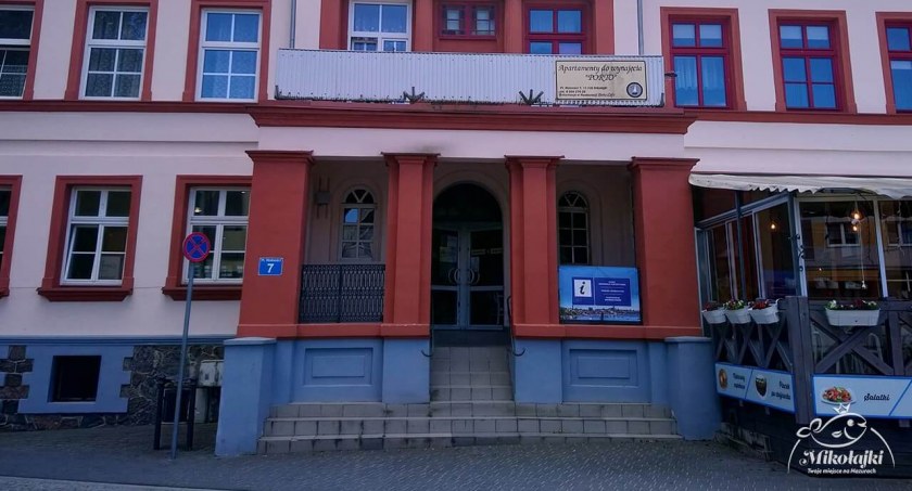 Punkt Informacji Turystycznej w Mikołajkach otrzymał certyfikat Polskiego Systemu Informacji Turystycznej. Fot. archiwum mikolajki.eu