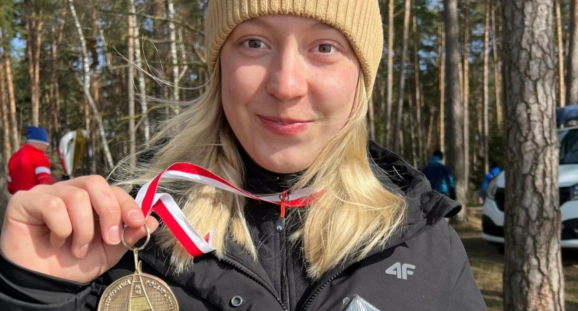Laura Banach ze złotym medalem Międzynarodowych Mistrzostw Polski. Fot. Facebook/Laura Banach Sailing
