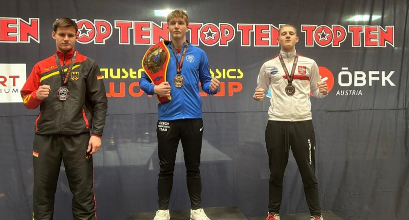 Bartosz Stańczyk (pierwszy z lewej) po raz kolejny na podium ważnych zawodów. Fot. archiwum zawodnika