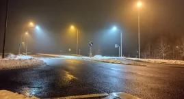 IMGW ostrzega: gęsta mgła nad powiatem mrągowskim. Uważajcie na drogach!