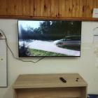  Ten nowoczesny 50-calowy telewizor przekazał klubowi anonimowy darczyńca. Fot....