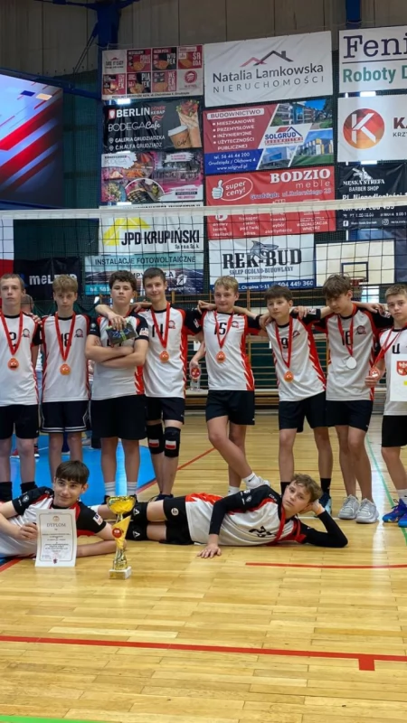 Mrągowscy siatkarze tuż za podium mistrzostw Polski! Fantastyczny wynik młodych zawodników Omegi