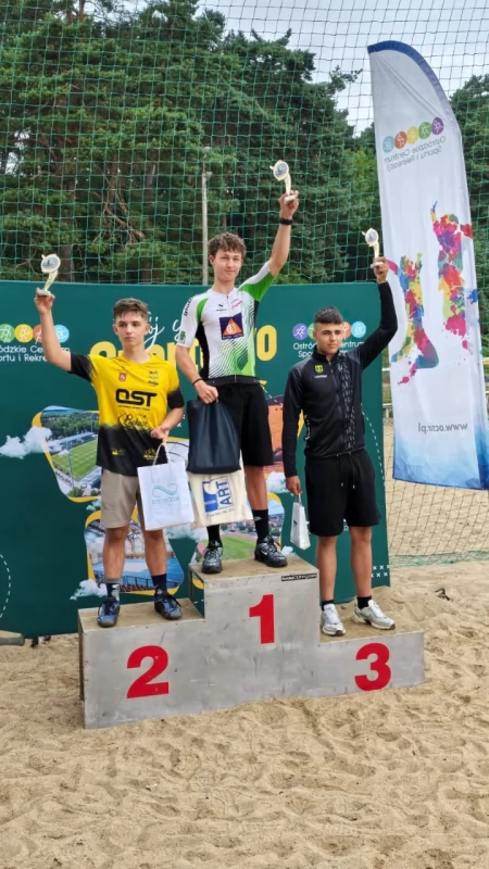 Młodzi kolarze z Mrągowa błyszczeli w Ostródzie. Nie zabrakło zwycięstw i miejsc na podium