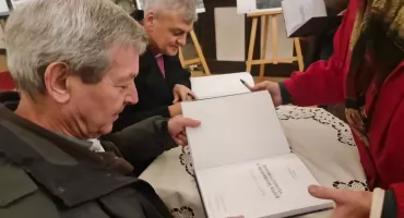 Sorkwity: Promocja albumu o mazurskich cmentarzach ewangelickich