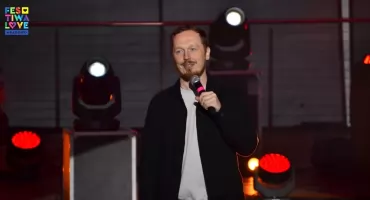 Jaka piękna katastrofa w Mrągowskim Centrum Kultury, czyli wieczór stand-upu z Antonim Syrkiem-Dąbrowskim