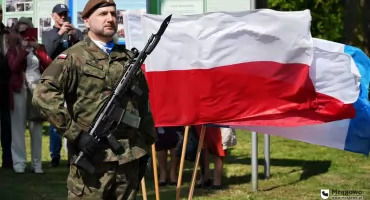 Dzień Flagi Narodowej w Mrągowie – uroczystości na terenie byłej jednostki wojskowej