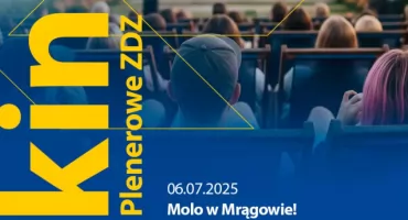 Letni seans nad jeziorem. Kino Plenerowe ZDZ na molo w Mrągowie