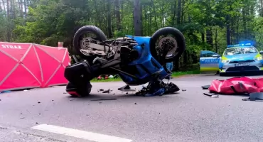  Wypadek na DK58. Motocyklista przewieziony do szpitala śmigłowcem LPR