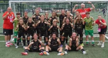 Młode piłkarki z powiatu mrągowskiego w ćwierćfinale turnieju w Chnach!