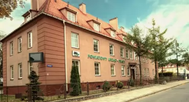 Pełny etat czy elastyczny wymiar godzin? Analiza ofert pracy w Mrągowie