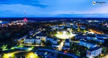 Tajemnice Mrągowa po zmroku. Ogromne zainteresowanie nocnym zwiedzaniem miasta