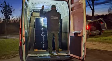 52-latek z powiatu mrągowskiego zatrzymany z gigantyczną kontrabandą! 920 tys. papierosów przechwycone