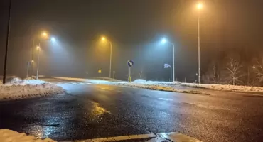 IMGW ostrzega: gęsta mgła nad powiatem mrągowskim. Uważajcie na drogach!