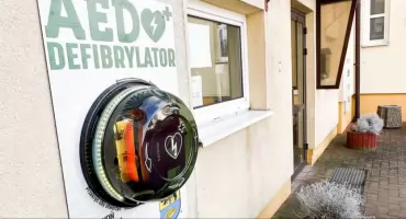 Nowe defibrylatory AED w Pieckach. Urządzenia mogą uratować życie