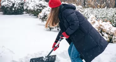 Policja apeluje: odśnieżaj chodniki, dachy i samochody